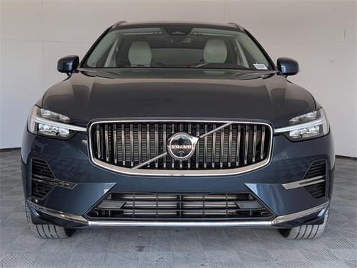 2023 Volvo XC60 Recharge Plug-In Hybrid T8 Plus Bright Theme