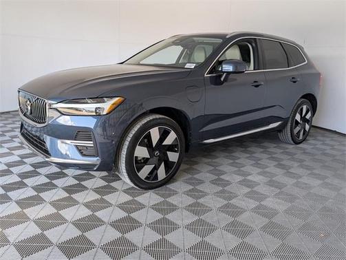 2023 Volvo XC60 Recharge Plug-In Hybrid T8 Plus Bright Theme