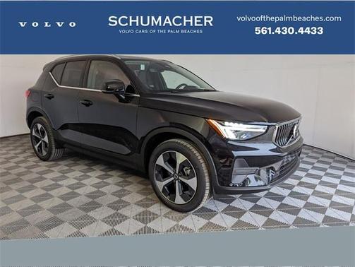 2025 Volvo XC40 B5 Core Bright Theme