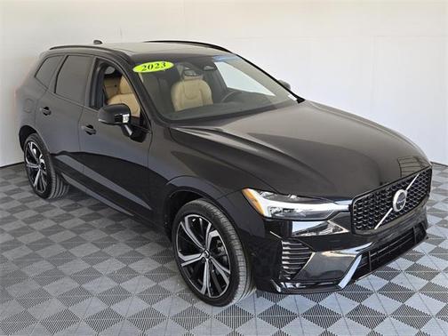 2023 Volvo XC60 B5 Ultimate Dark Theme