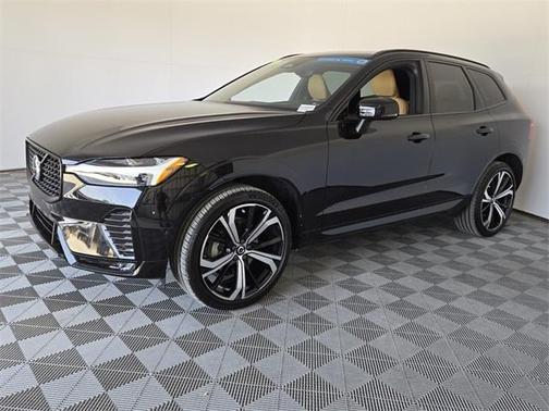 2023 Volvo XC60 B5 Ultimate Dark Theme