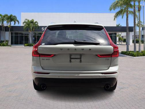 Ice White 2021 Volvo XC60 T5 Momentum