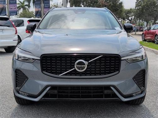 2024 Volvo XC60 B5 Plus Dark Theme