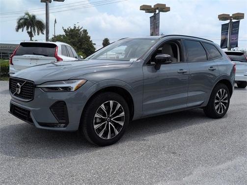2024 Volvo XC60 B5 Plus Dark Theme