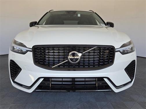 2025 Volvo XC60 Plug-In Hybrid T8 Plus