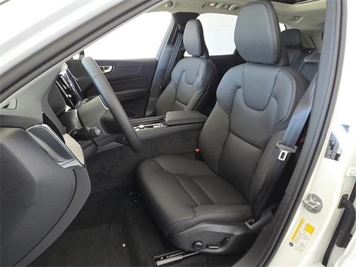 2025 Volvo XC60 Plug-In Hybrid T8 Plus
