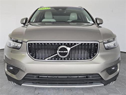 2022 Volvo XC40 T5 Momentum