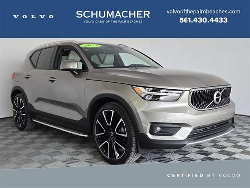 2022 Volvo XC40 T5 Momentum