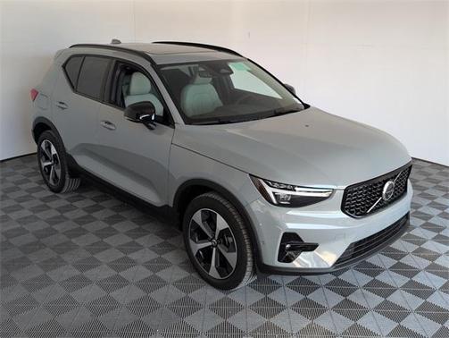 2026 Volvo XC40 B5 Plus