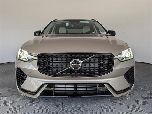 2025 Volvo XC60 Plug-In Hybrid T8 Core