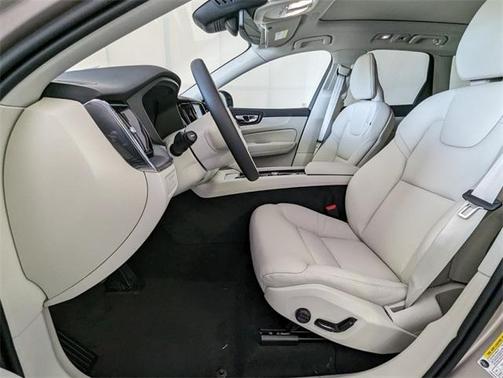 2025 Volvo XC60 Plug-In Hybrid T8 Core