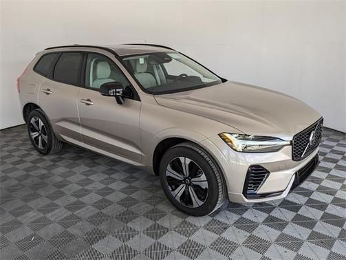 2025 Volvo XC60 Plug-In Hybrid T8 Core