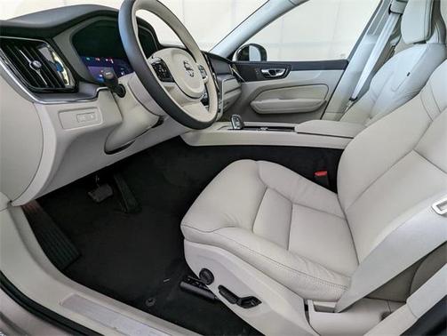 2025 Volvo XC60 Plug-In Hybrid T8 Core