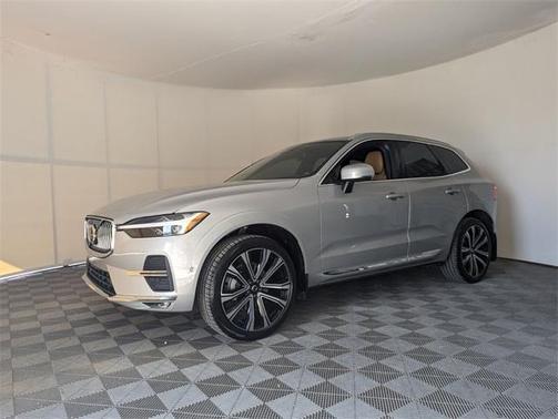 2023 Volvo XC60 B5 Ultimate Bright Theme