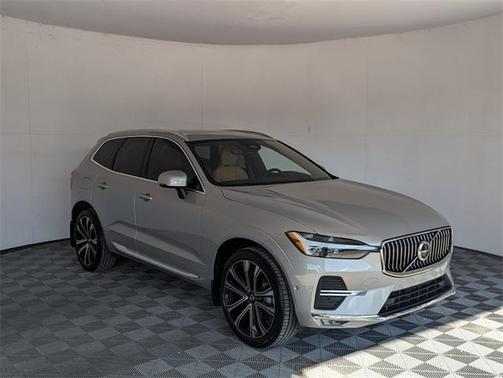 2023 Volvo XC60 B5 Ultimate Bright Theme