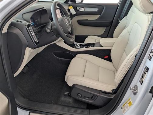 2026 Volvo XC40