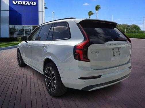 2026 Volvo XC90 B6 Ultra Dark Theme 7-Seater