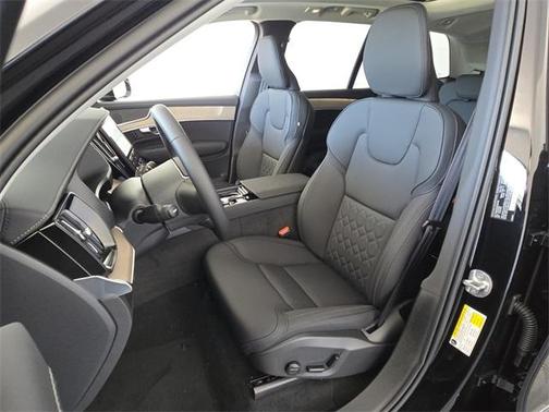 2025 Volvo XC90 B5 Core