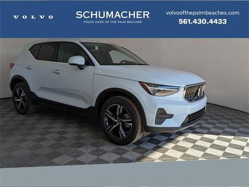 2025 Volvo XC40 B5 Core Bright Theme
