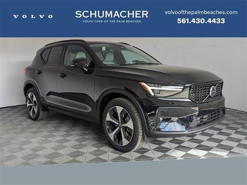 2025 Volvo XC40 B5 Plus Bright Theme