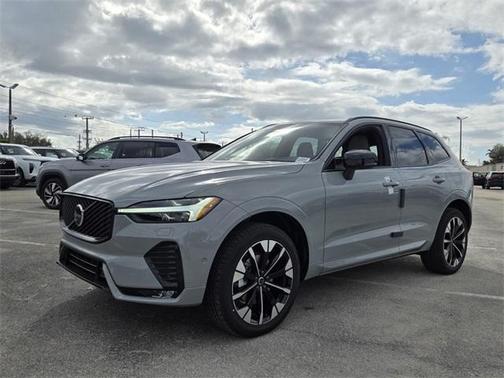 2026 Volvo XC60 B5 Plus
