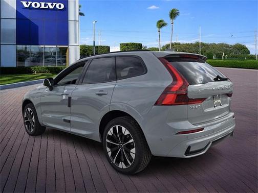 2026 Volvo XC60 B5 Plus