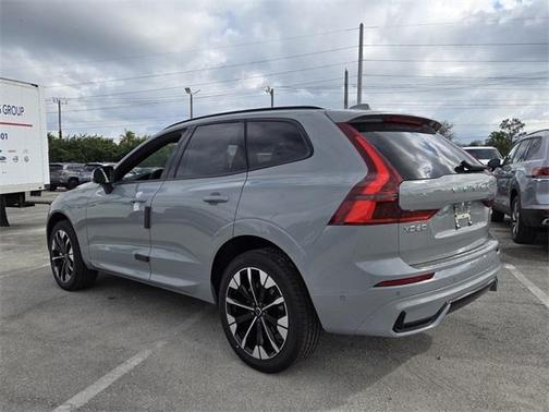 2026 Volvo XC60 B5 Plus