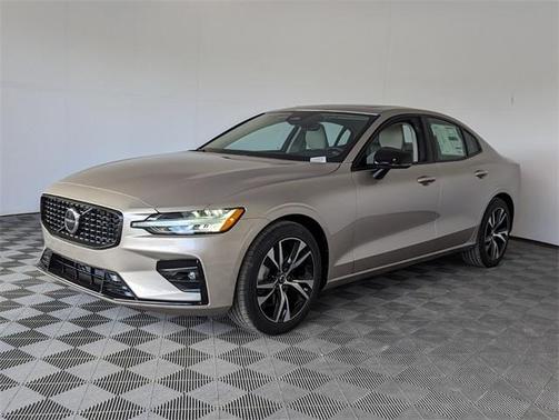 2024 Volvo S60 B5 Core Dark Theme