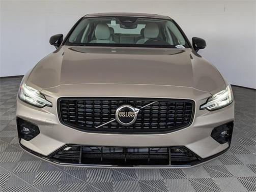 2024 Volvo S60 B5 Core Dark Theme