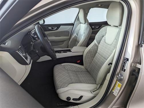 2024 Volvo S60 B5 Core Dark Theme