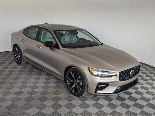 2024 Volvo S60 B5 Core Dark Theme