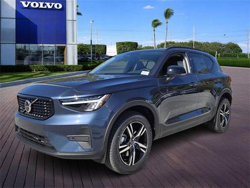 2026 Volvo XC40 B5 Core