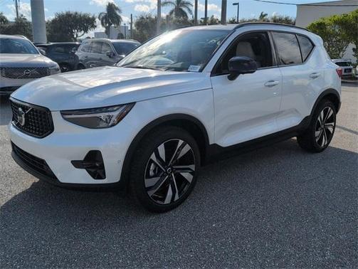 2026 Volvo XC40 B5 Plus