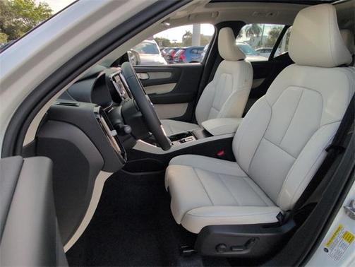 2026 Volvo XC40 B5 Plus