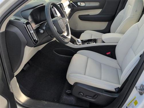 2026 Volvo XC40 B5 Plus