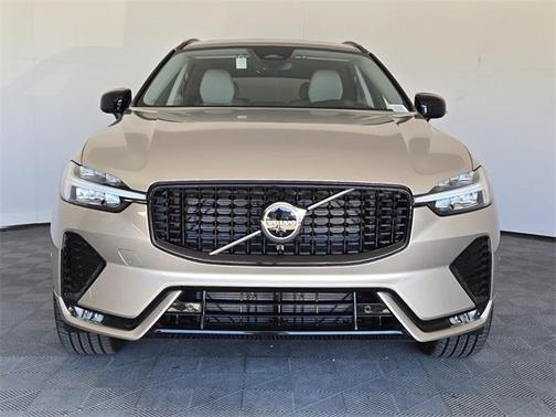 2025 Volvo XC60 B5 Ultra