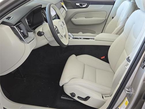 2025 Volvo XC60 B5 Ultra