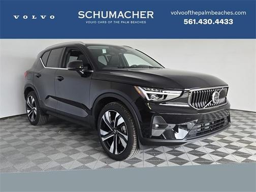 2025 Volvo XC40 B5 Core Bright Theme