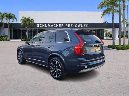 2022 Volvo XC90 T6 Momentum 7 Passenger