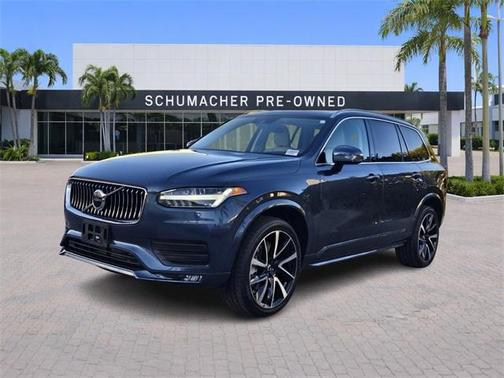 2022 Volvo XC90 T6 Momentum 7 Passenger
