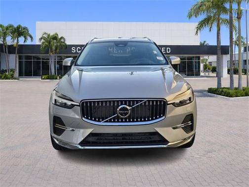 2023 Volvo XC60 B5 Ultimate Bright Theme