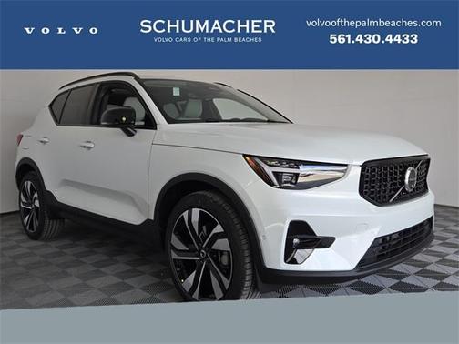 2025 Volvo XC40 B5 Plus Dark Theme