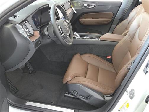 2025 Volvo XC60 Plug-In Hybrid T8 Ultra