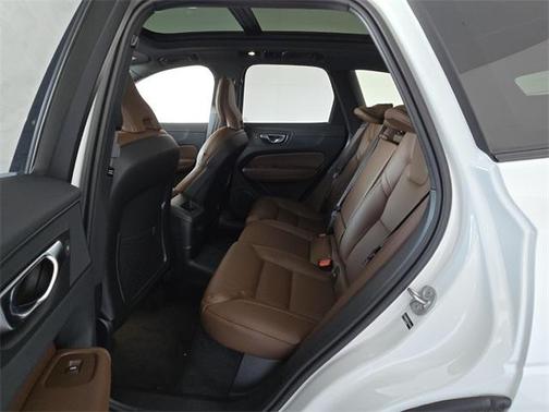 2025 Volvo XC60 Plug-In Hybrid T8 Ultra
