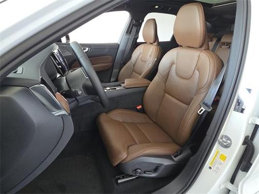 2025 Volvo XC60 Plug-In Hybrid T8 Ultra