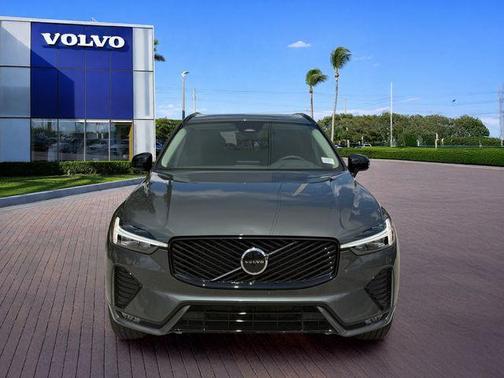 Forest Green 2026 Volvo XC60 B5 Core