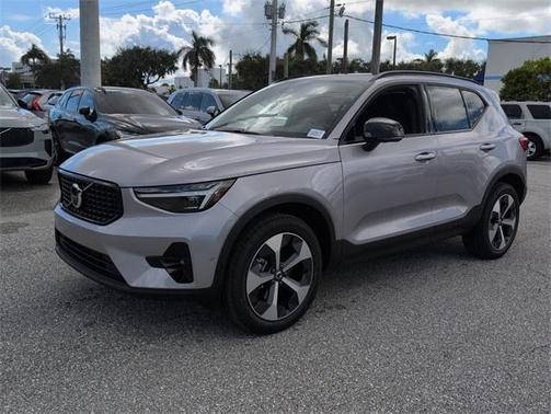2026 Volvo XC40 B5 Plus
