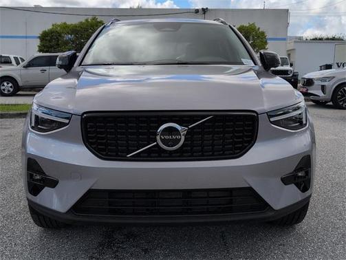 2026 Volvo XC40 B5 Plus