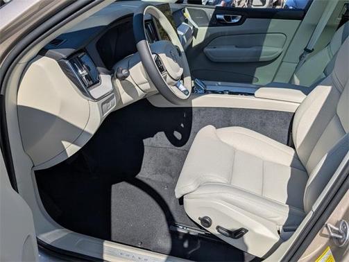 2026 Volvo XC60 B5 Ultra