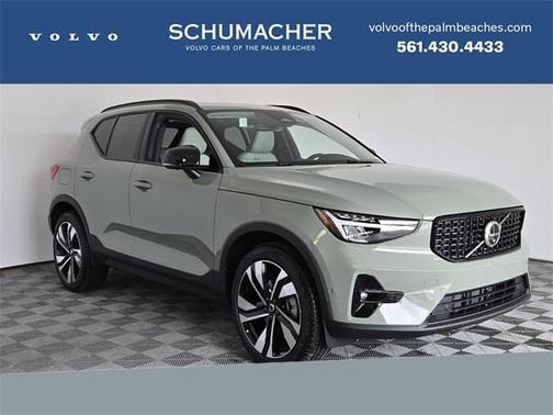 2025 Volvo XC40 B5 Plus Dark Theme